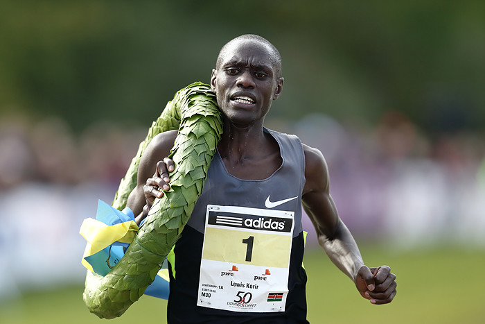Lewis Korir, Kenya tog fjärde raka segern! Foto: Peter Holgersson/Runpix.