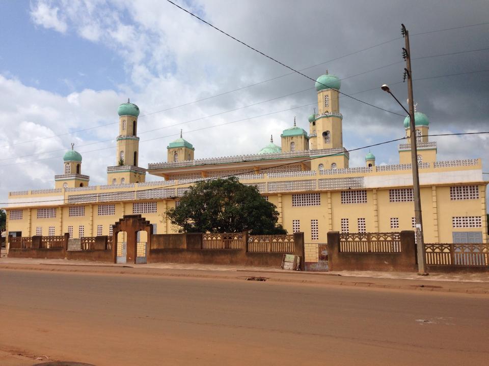 Moské i Agnibilékrou, Elfenbenskusten. Foto: Wikimedia