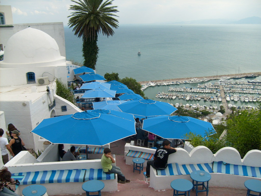 Café med utsikt över Medelhavet. Foto: Moumou82 