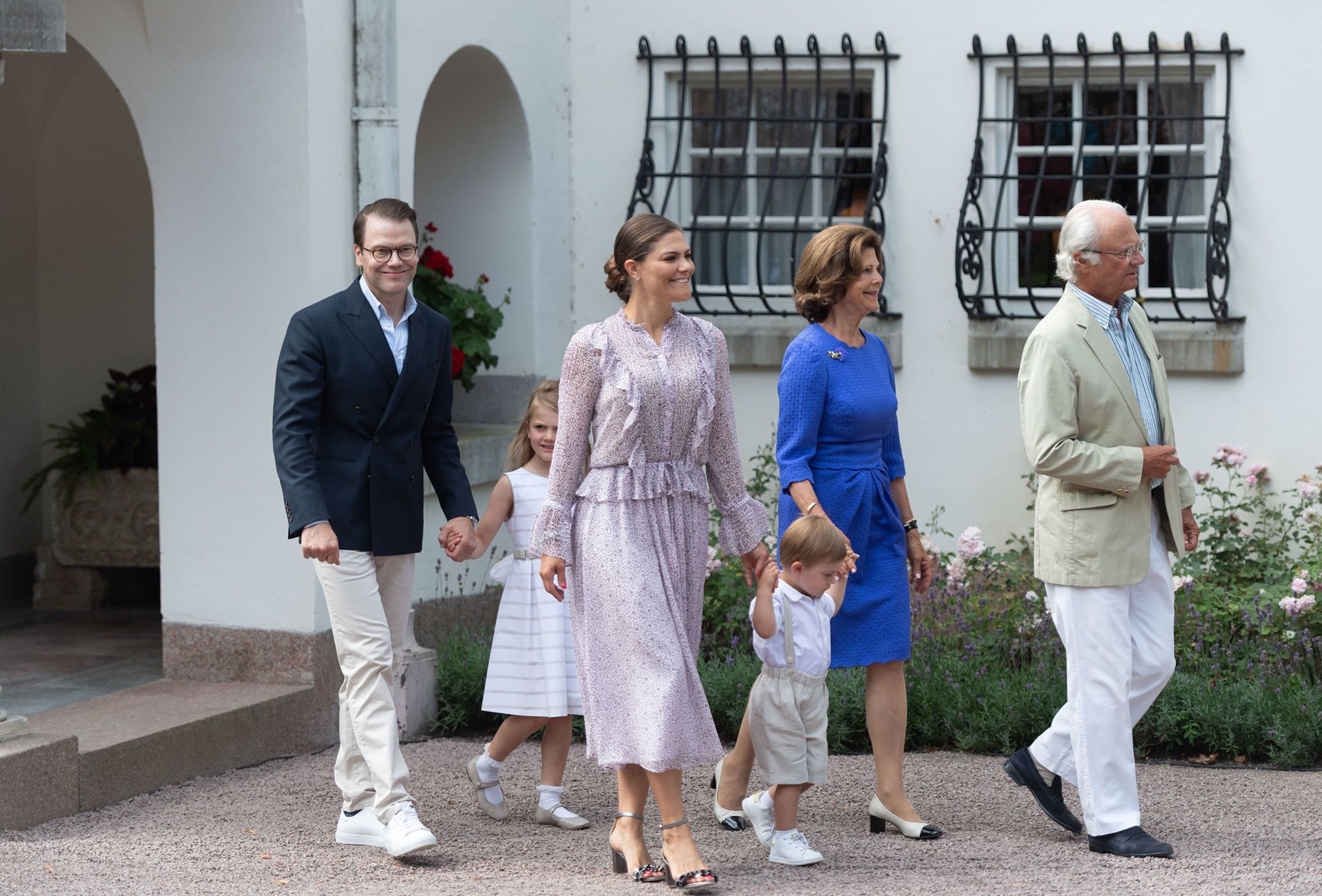 Kungen, drottningen, Victoria, Daniel, Estelle och Oscar. Foto: Tobias Dahlén / Sweden Photo Passion