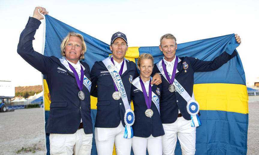 VM-silvermedaljörerna Fredrik Jönsson, Henrik von Eckermann, Malin Baryard Johnsson och Peder Fredricson. Foto: Roland Thunholm