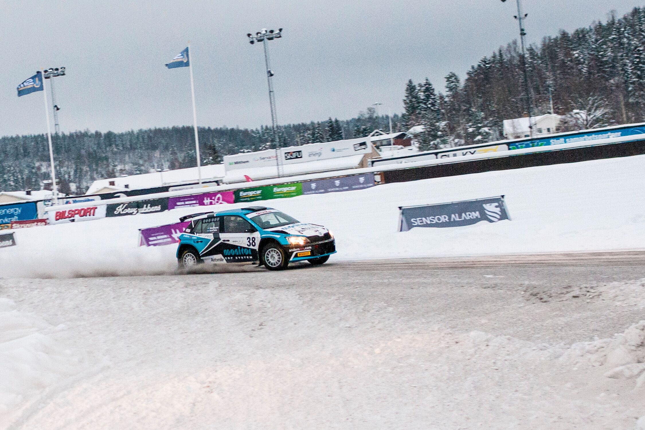 Patrik Flodin och Göran Bergsten i Max RPM Skoda Fabia R5 i SM-sprinten under SM-veckan i Sundsvall. Foto: Andrea Ivares Berglind