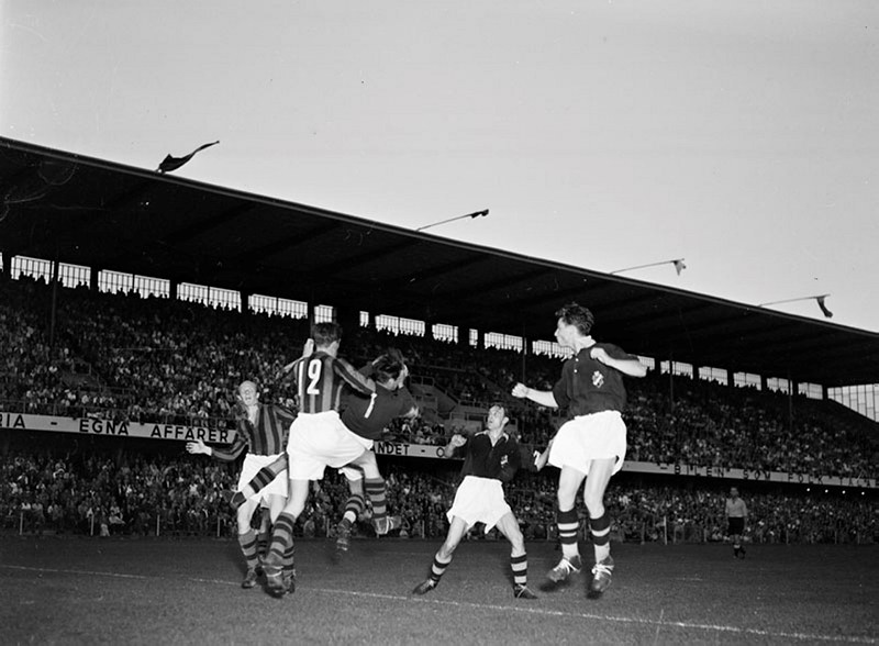 Fotbollsmatch mellan AIK och Djurgården. 1950-1950. Foto: Lantz