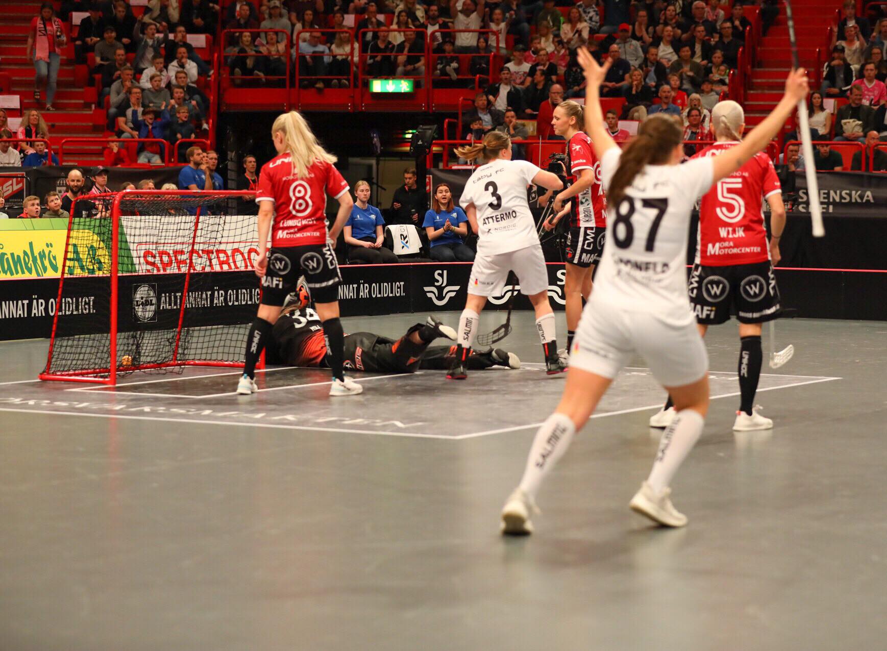 #87 Julia Croneld gör Täbys första mål. Foto: Madeleine Lundbäck / pp-press