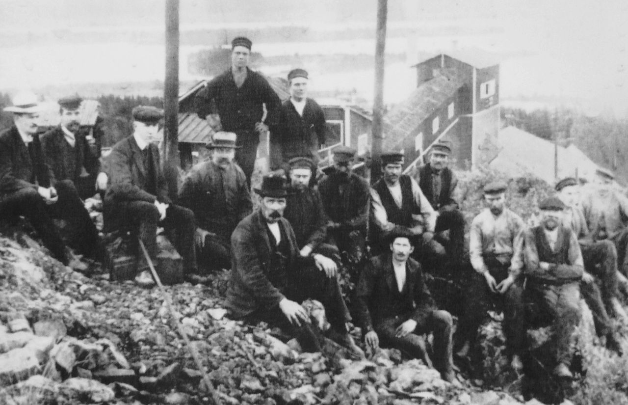 Gruvarbetare utanför gruvan. Foto: Wikimedia