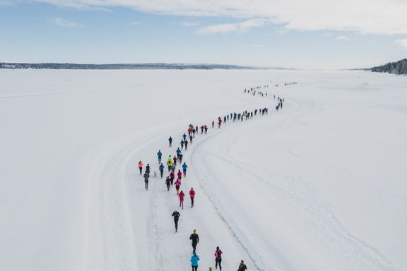 Löpare på frusen sjö. Foto: Icebug 