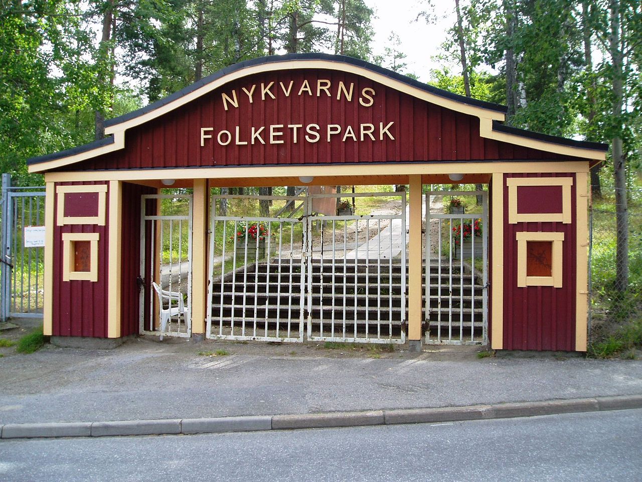 Entré till Nykvarns Folkets Park. Foto: Wikimedia
