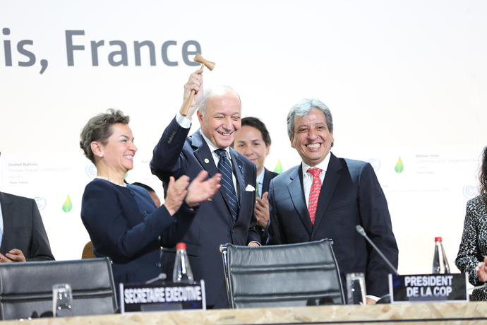  Glädje när Parisavtalet antogs den 12 december 2015. Foto: UNFCCC/Flickr 